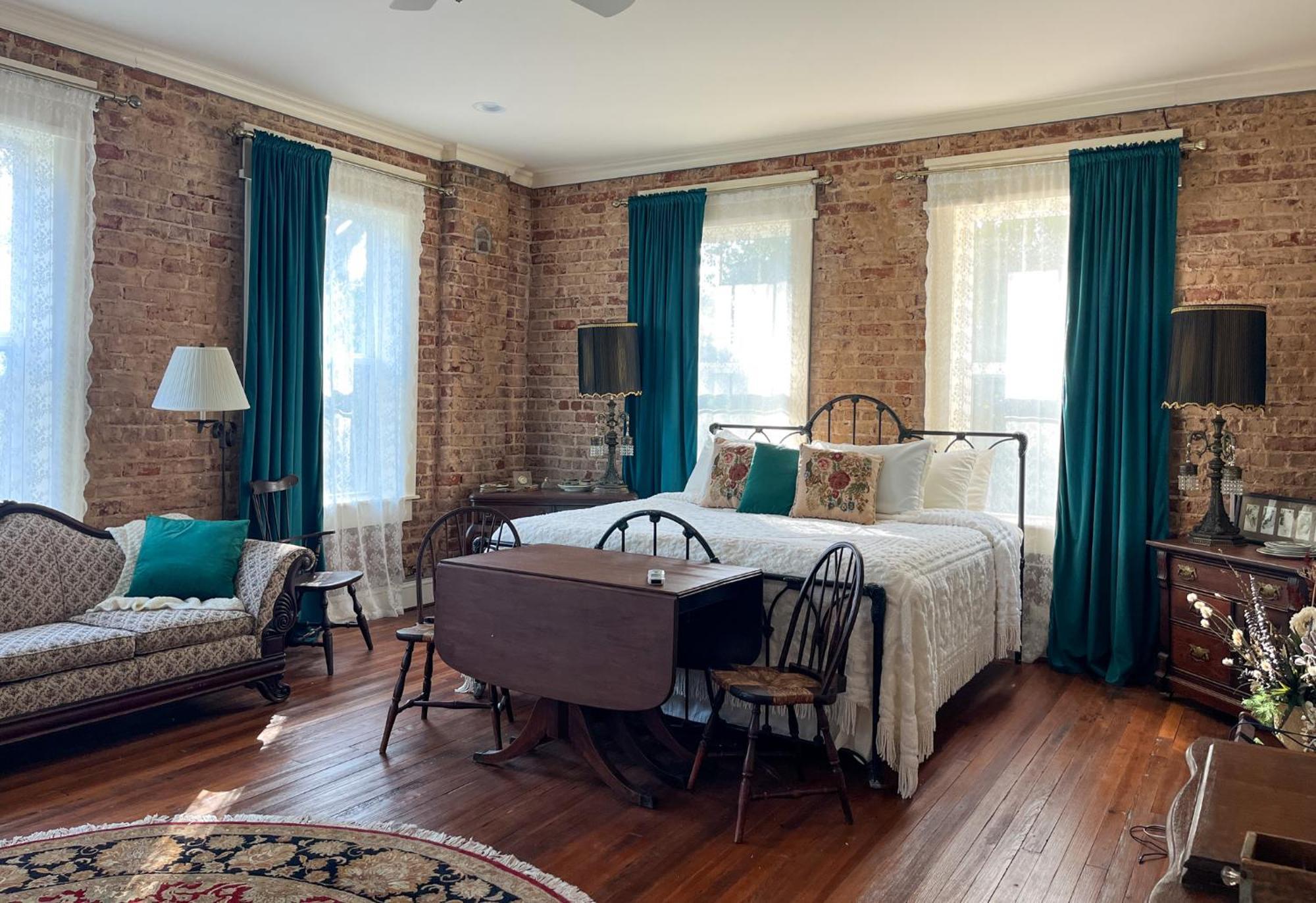 Tanglewood Inn Гринвилл Экстерьер фото